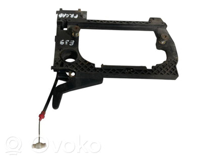 Holder/bracket for external opening handle at the front