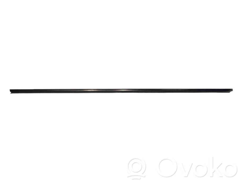 Отделка стекла передней двери