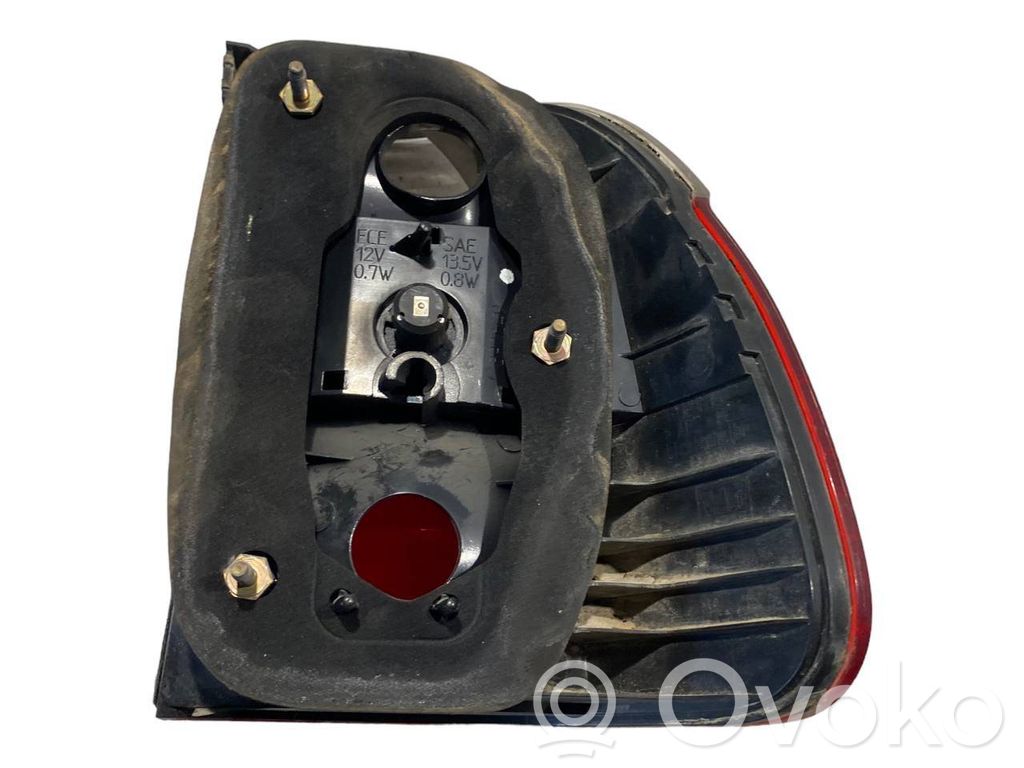 Aizmugurējais lukturis virsbūvē