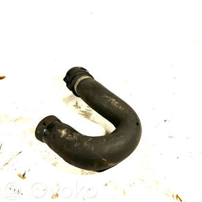 Caurulīte (-es) / šļūtene (-es)