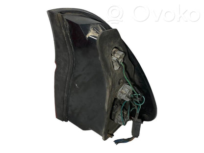 Aizmugurējais lukturis virsbūvē