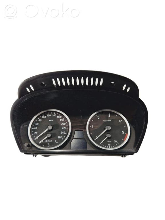 Speedometer (in the instrument panel)