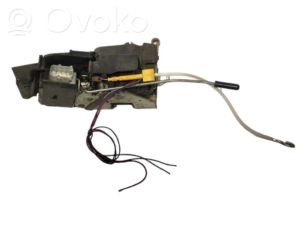 Priekšpusē slēdzene