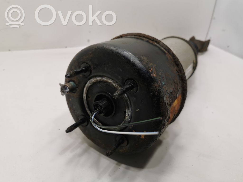 Priekšpusē gaisa amortizators ( pneimatiskā balstiekārta)