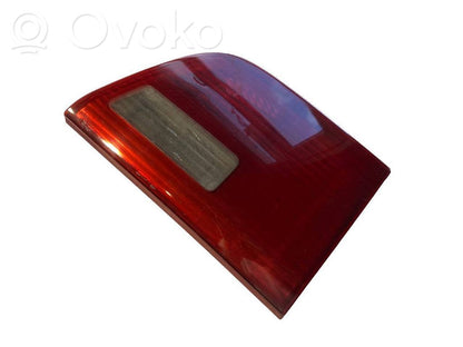 Aizmugurējais lukturis pārsegā