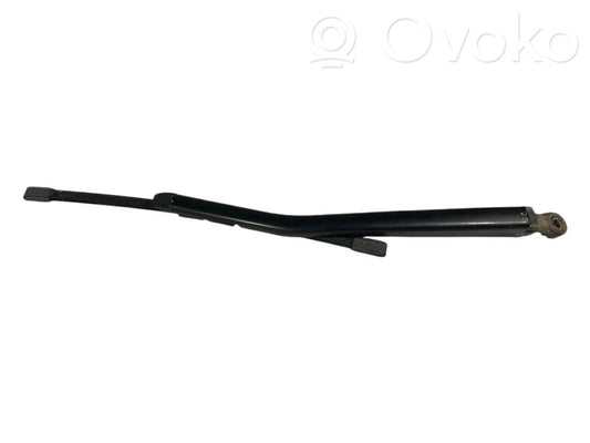 Rear window wiper arm