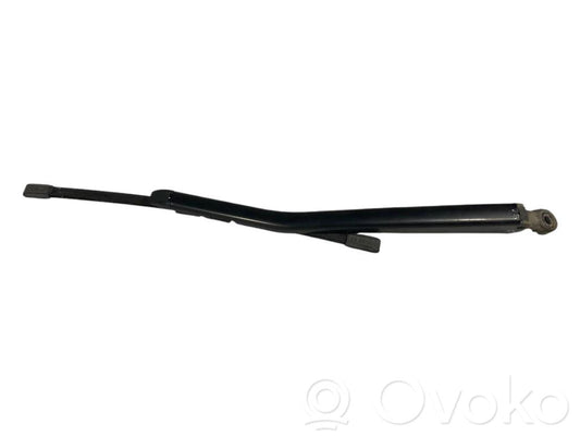 Rear window wiper arm