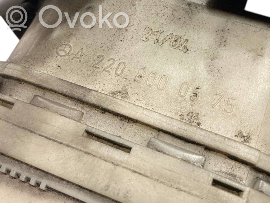 Aizmugurējā pārsega slēdzene