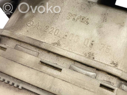 Aizmugurējā pārsega slēdzene