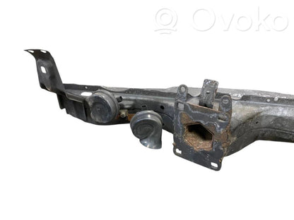 Priekšpusē bampera sija / balka