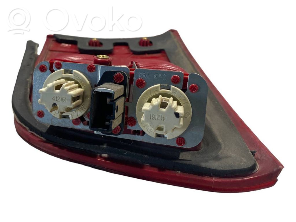 Aizmugurējais lukturis pārsegā