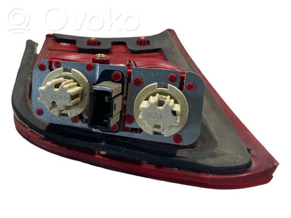 Aizmugurējais lukturis pārsegā