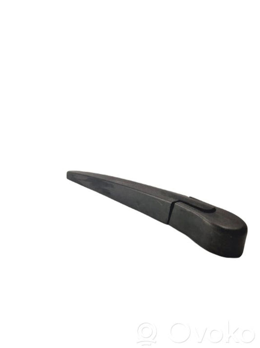 Rear window wiper arm