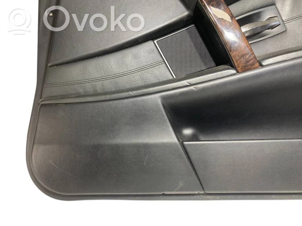 Priekšējo durvju apdare