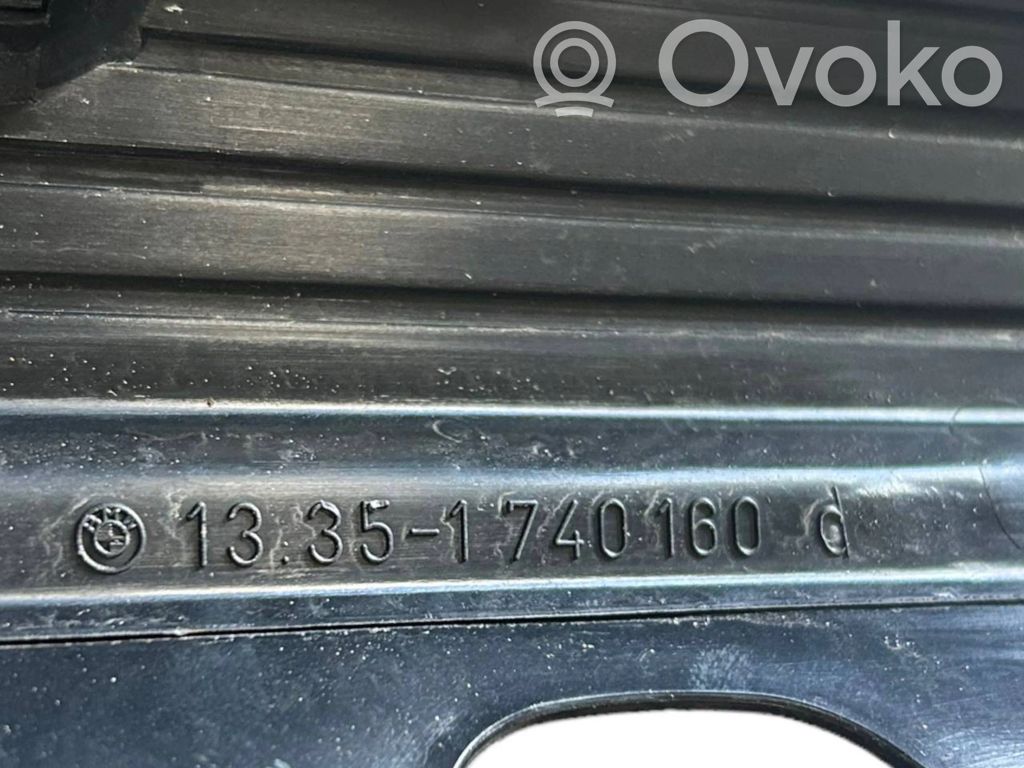 Engine cover (decorative trim)