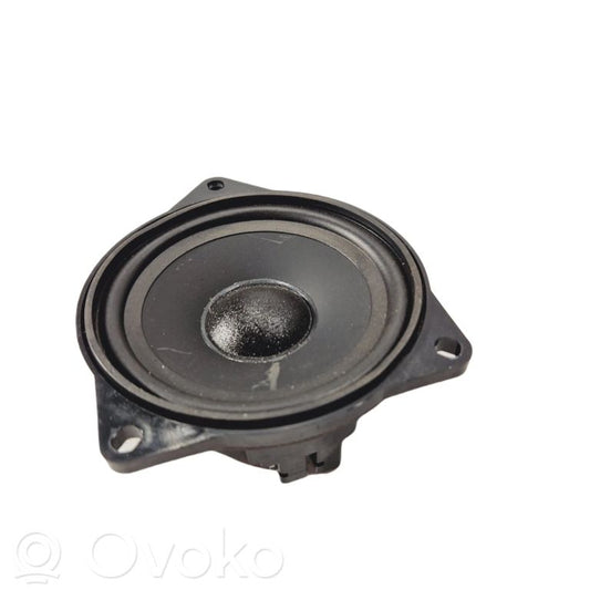 Speaker(s) in front door