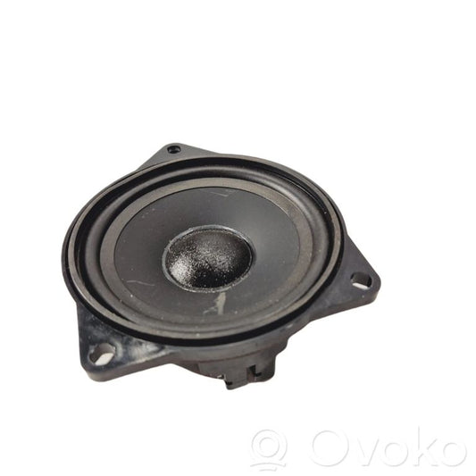 Skaļrunis (-i) priekšējās durvīs