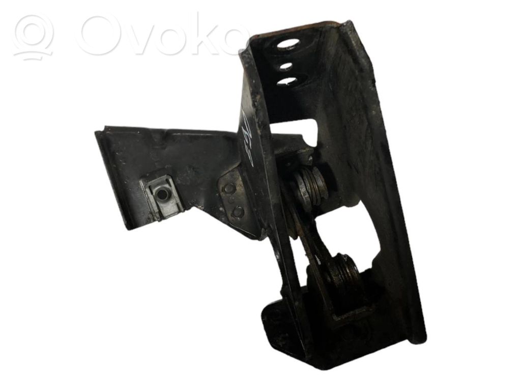 Dzinēja pārsega slēdzene