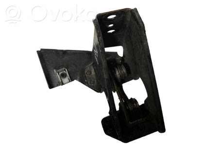 Dzinēja pārsega slēdzene