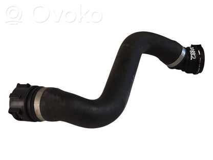 Caurulīte (-es) / šļūtene (-es)