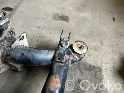 Pusrāmis aizmugurējais / priekšējais