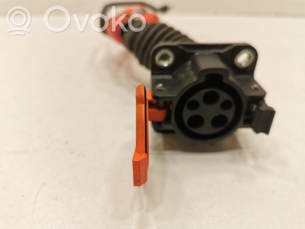 Elektriskās automašīnas uzlādes ligzda