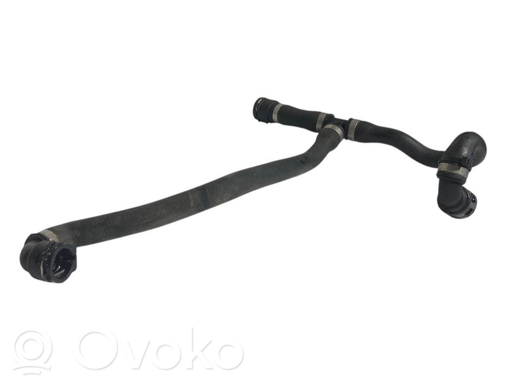 Caurulīte (-es) / šļūtene (-es)