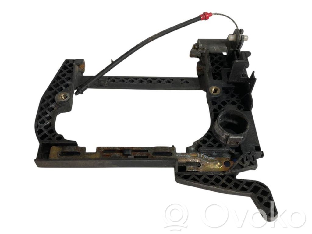 Holder/bracket for external opening handle at the front