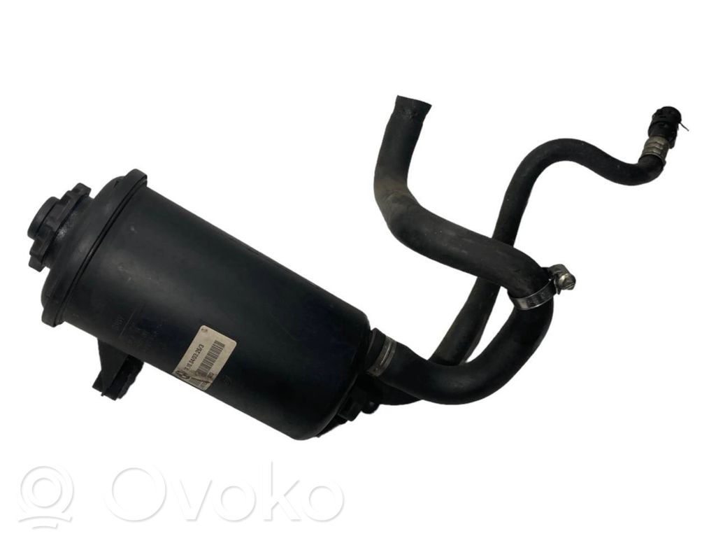 Stūres pastiprinātāja šķidruma tvertne