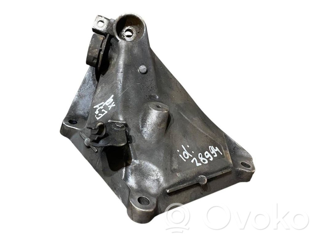 Dzinēja nostiprināšanas stiprinājums-kronšteins