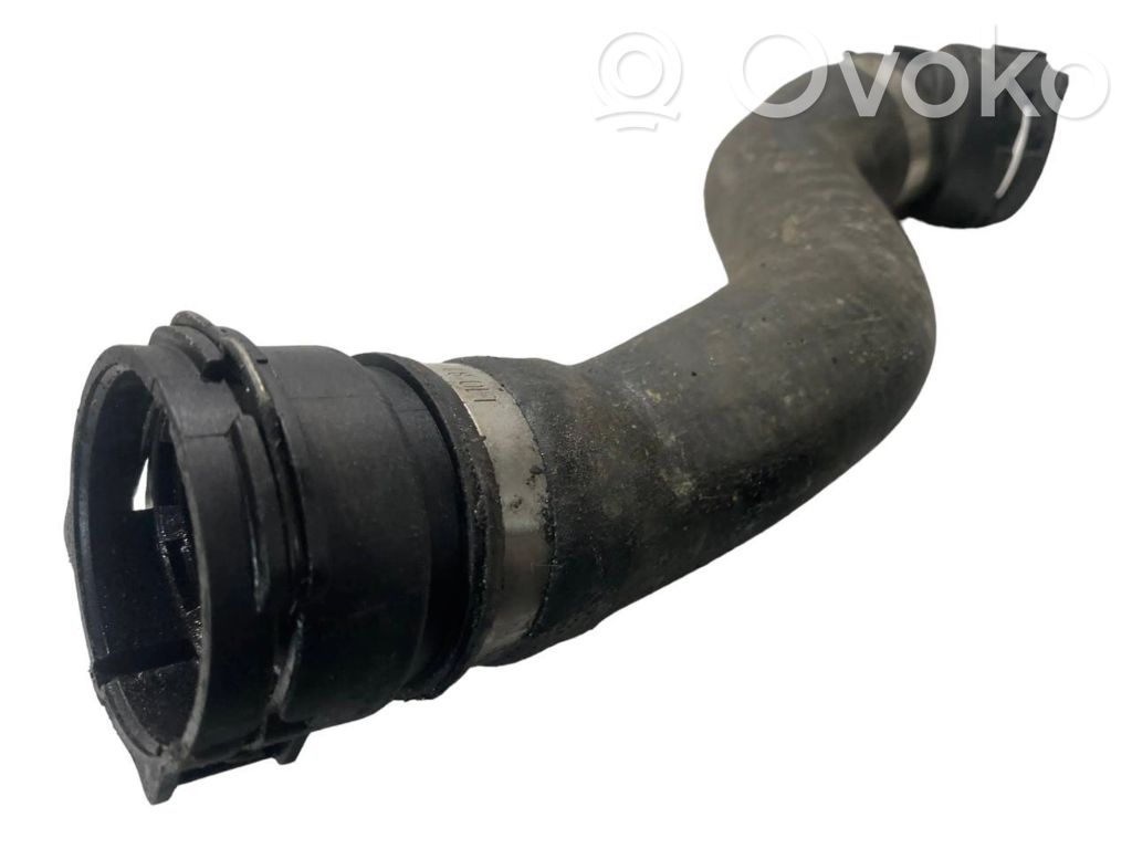 Caurulīte (-es) / šļūtene (-es)