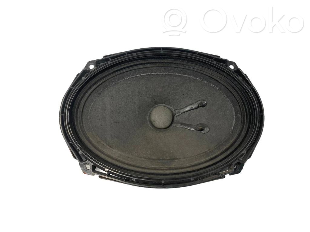 Speaker(s) in the rear window