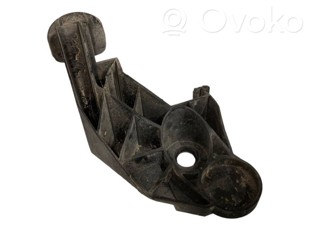 Держатель переднего бампера