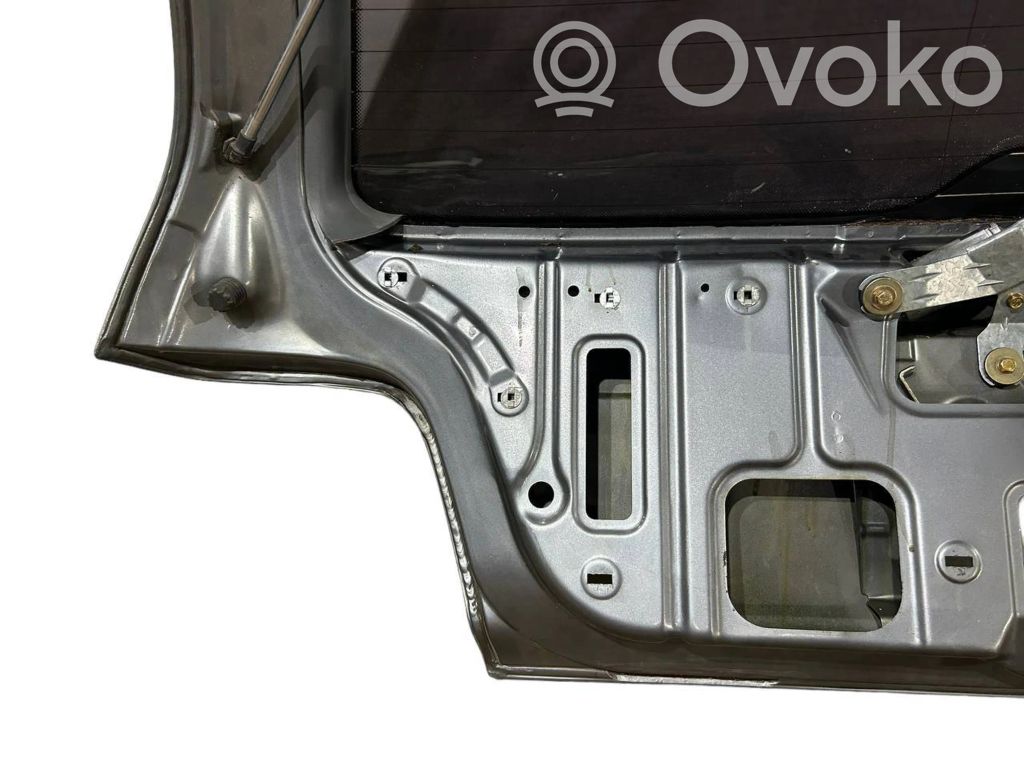 Задняя крышка (багажник)