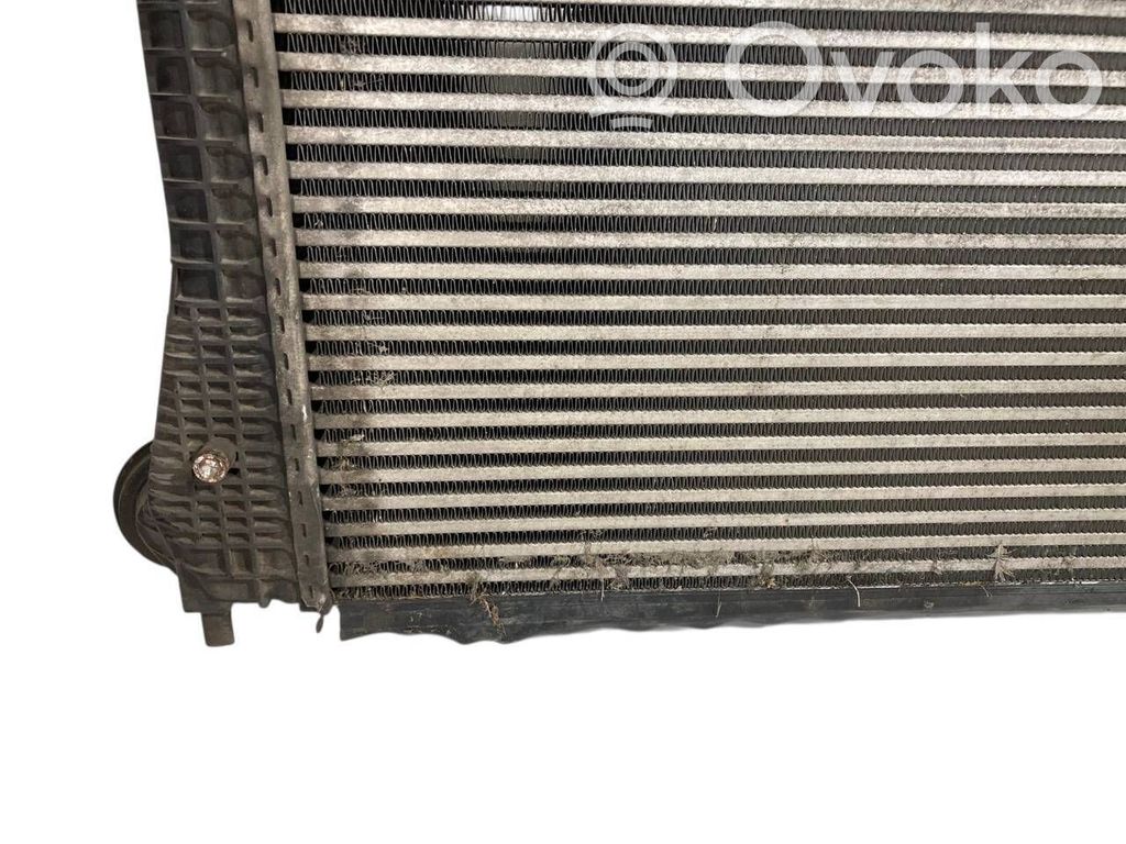 Starpdzesētāja radiators