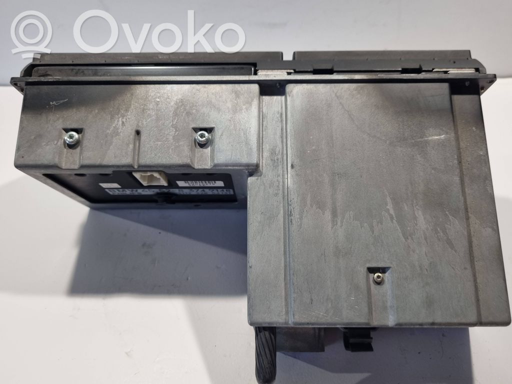 Radio / CD/DVD atskaņotājs / navigācija