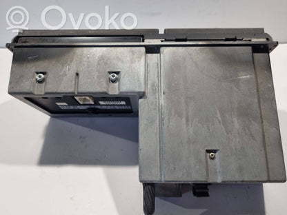 Radio / CD/DVD atskaņotājs / navigācija