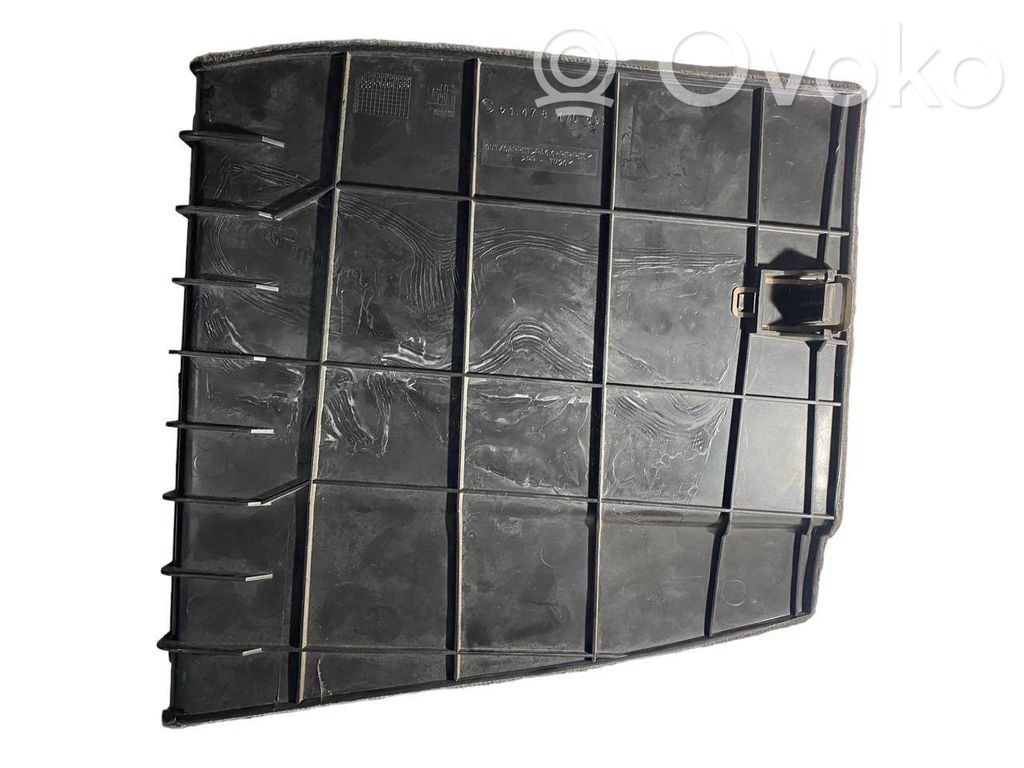 Side decorative trim panel