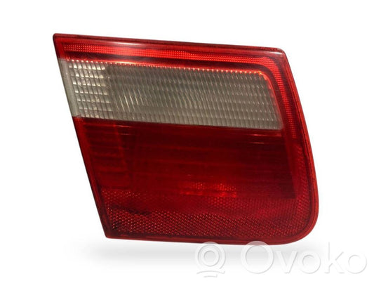 Aizmugurējais lukturis pārsegā