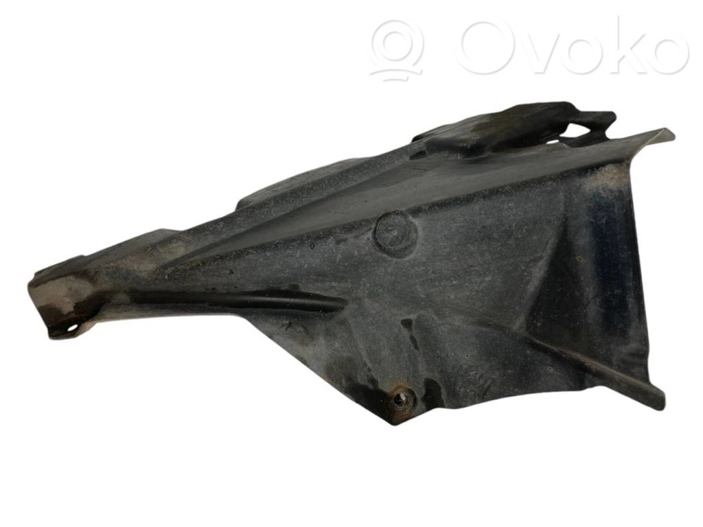 Под защитой двигателя (спереди)