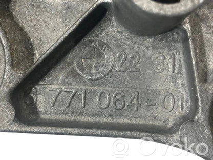 Transmission mounting bracket