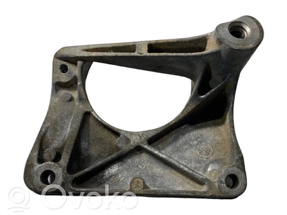 Engine mounting bracket