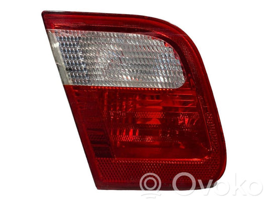 Aizmugurējais lukturis pārsegā