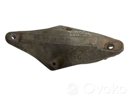 Engine mounting bracket