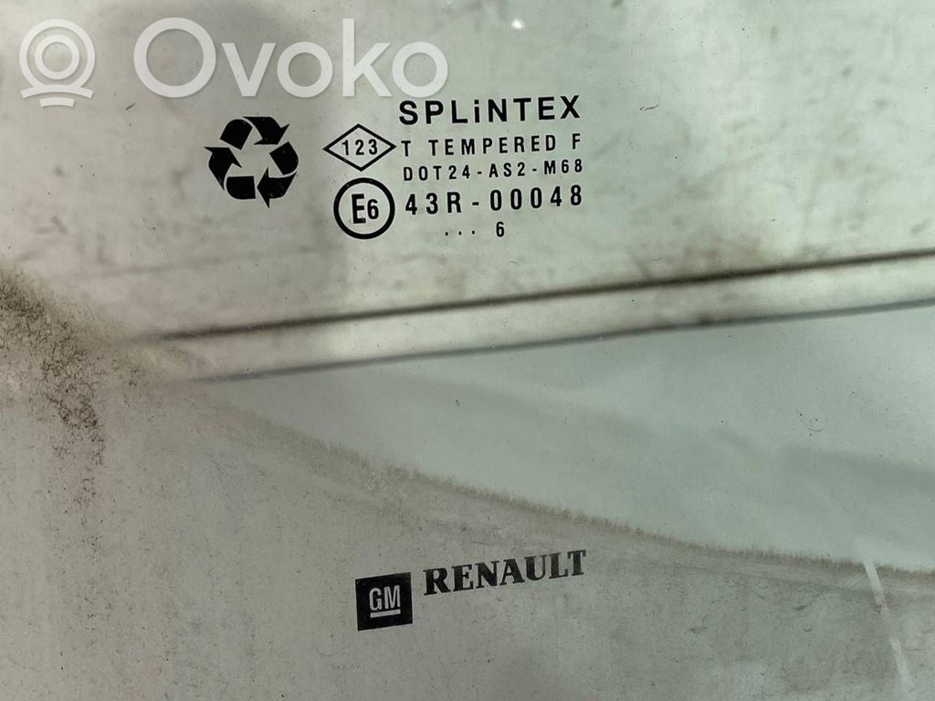 priekšējo durvju stikls (četrdurvju mašīnai)