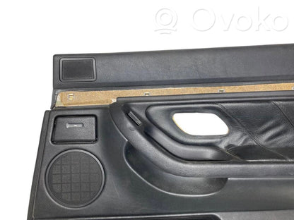 Apšuvums aizmugurējām durvīm