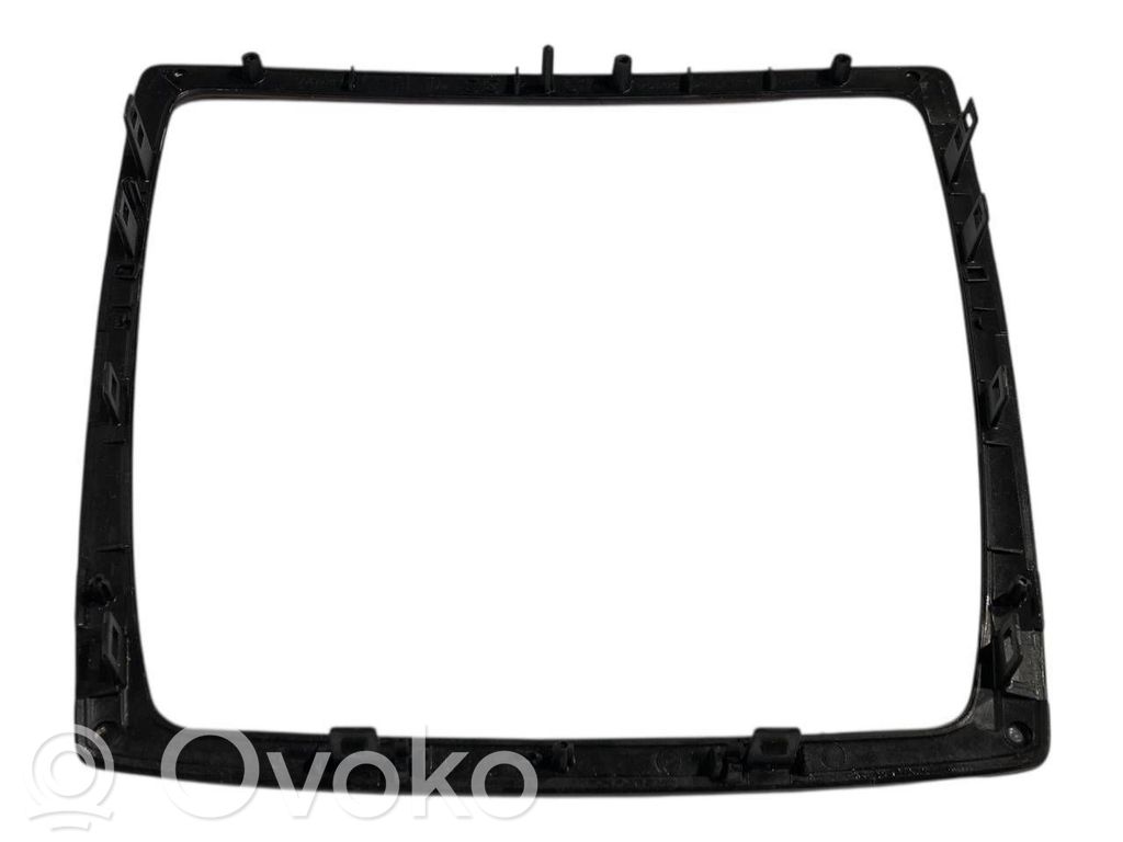 Radiouztvērēja / navigācija dekoratīvā apdare