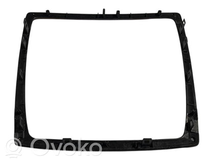 Radiouztvērēja / navigācija dekoratīvā apdare