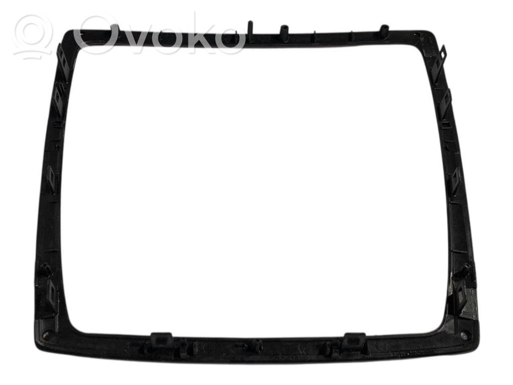 Radiouztvērēja / navigācija dekoratīvā apdare