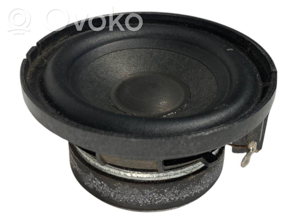 Skaļrunis priekšējā panelī